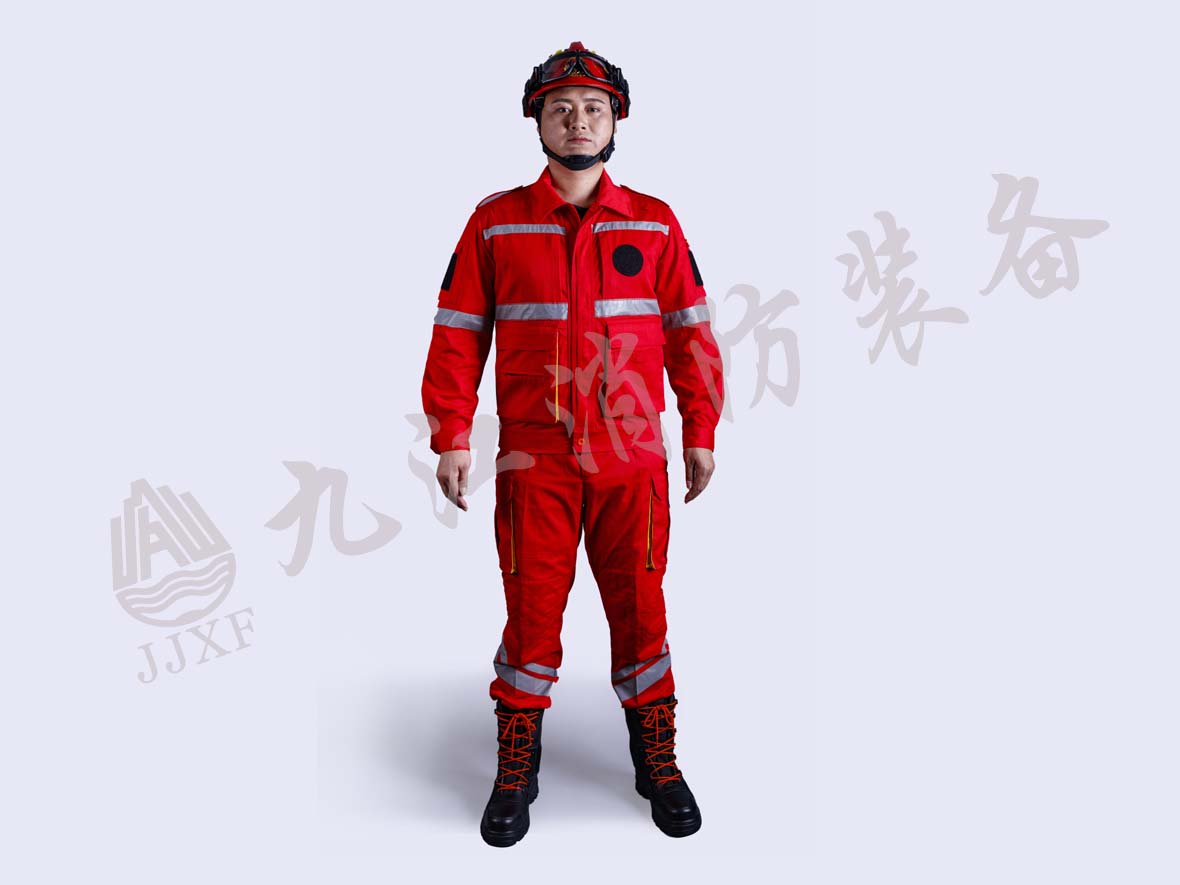  消防員山岳救援服